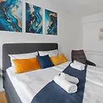 Altstadt - Exklusive 3-Zi-Wohnung Mit 90 Qm Und Grossem Balkon