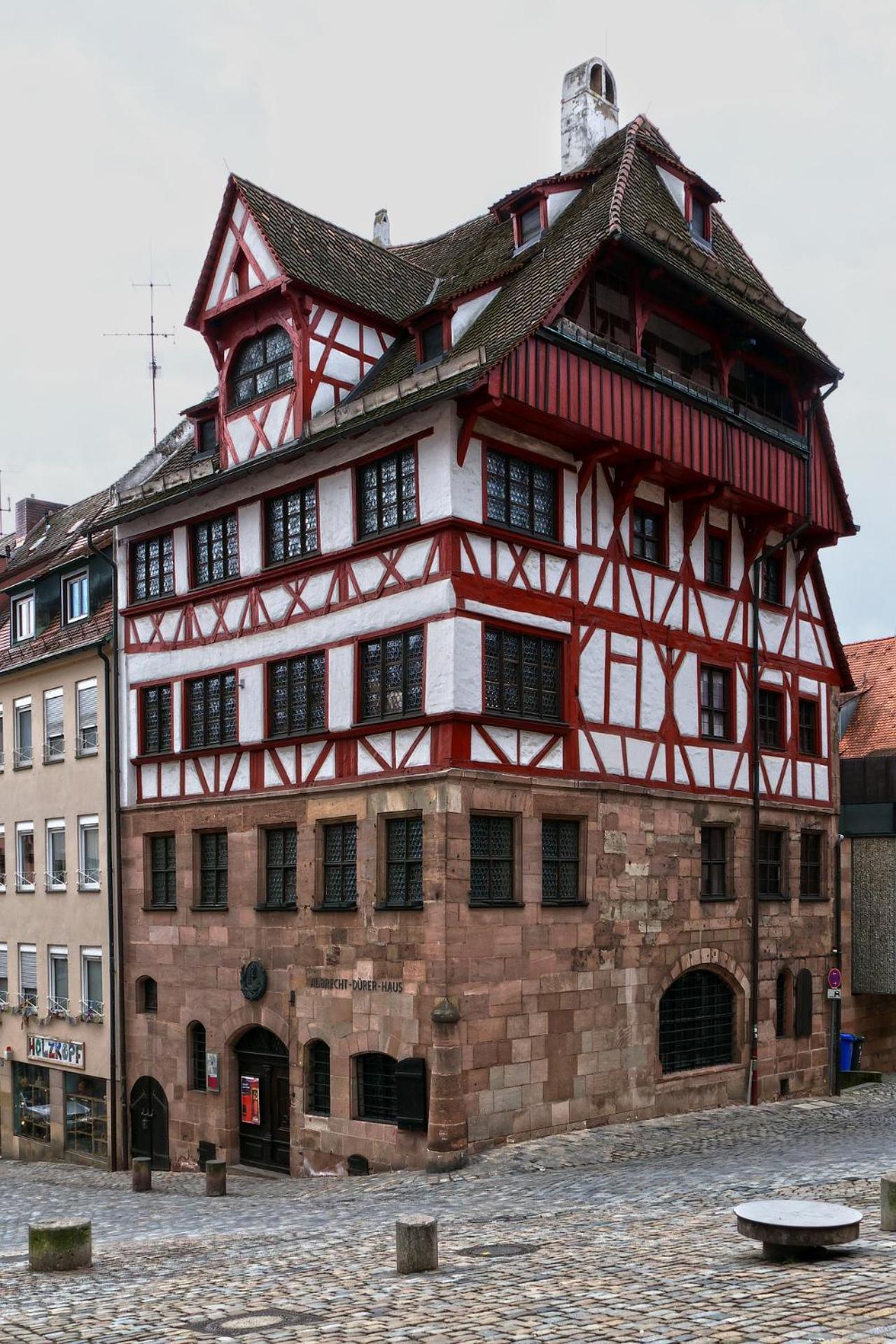 Apartment Altstadt - Exklusive 3-zi-wohnung Mit 90 Qm Und Grossem Balkon *